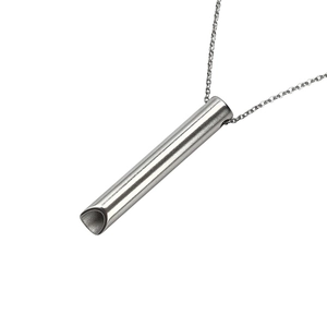 Collar con colgante de silbato de acero inoxidable para meditación y respiración