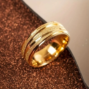 Minimalistisch Mattiert Gold Titanstahl Ring Für Damen Hochwertige Edelstahl Bandring Mode OL Pendeln Schmuck