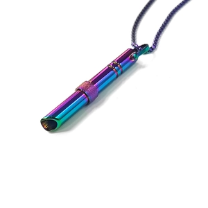 Collar de respiración arcoíris de acero inoxidable con anillo de detalle morado mate