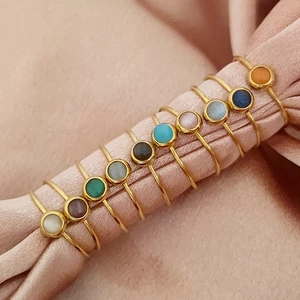 Anello in Acciaio Inossidabile Placcato Oro 18K per Donna Cinturino Sottile Minimalista con Gemme di Pietra Naturale Intarsiate Anello a Fascia Gioielli