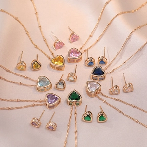 Elegante Hart Zirkonia Titaniumstalen Sieradenset Voor Dames Glinsterende Hanger Ketting En Oorknopjes Mode Dagelijks Gebruik