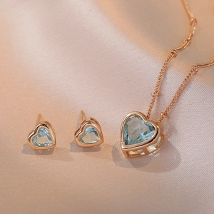 Dames sieradenset roségoud met blauwe zirkoon hart hanger ketting en oorknopjes