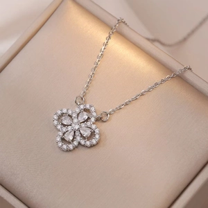 Vierblättriges Kleeblatt Blume Anhänger Halskette Titanstahl Zirkon Eingelegt Modeschmuck Für Damen