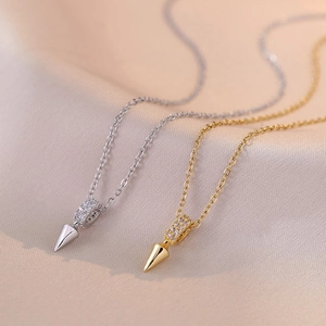 Punk-Stil Halskette mit Patronen-Anhänger in Gold und Silber und Zirkonia-Ringen