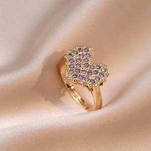 Bague réglable dorée avec zircon violet en forme de cœur et bordure perlée élégante