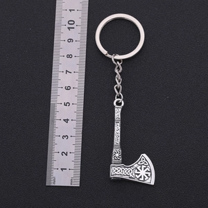 Nordischer Wikinger-Axt-Schlüsselanhänger aus antikem Silber mit Sonnenrad-Gravur