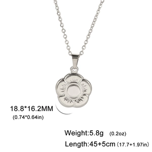 Polished silver floral pendant necklace in 304 stainless steel with smooth five-petal design