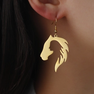 Orecchini alla moda in acciaio inossidabile dorato con testa di cavallo e silhouette