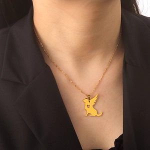 Collier avec pendentif chien ange doré et découpe cœur en acier inoxydable poli