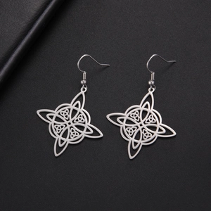 Polierte Edelstahl Ohrringe mit doppelschichtigem keltischen Knoten und Cut-out-Muster