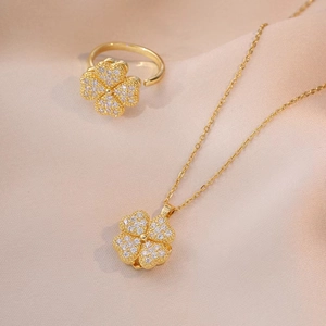 Elegante Collana a Quadrifoglio a Cuore Rotante per Donna in Acciaio al Titanio con Intarsio di Zirconia Gioielli Antistress