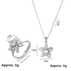 Silbernes Stern-Schmuckset mit Halskette und Ring, besetzt mit Zirkoniasteinen