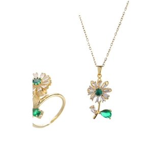 Set gioielli girasole girevole con zircone smeraldo e petali dorati su sfondo bianco