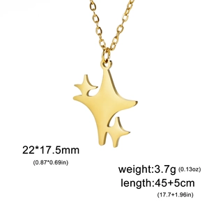 Detailoverzicht van de gouden sterrenketting met 22x17,5mm hanger en 45cm kettinglengte