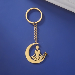 Détail du porte-clés croissant de lune et lotus yoga méditation en acier inoxydable doré