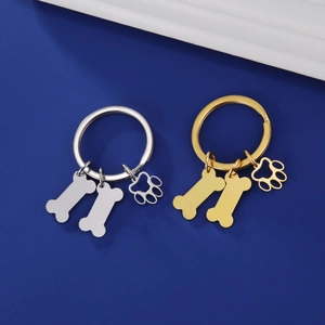 Porte-clés sur le thème des animaux avec pendentifs os et pattes en argent et or
