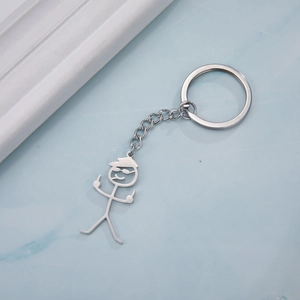 Detailopname van grappige zilveren stickman sleutelhanger met middelvinger ontwerp