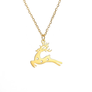 Collar con colgante de reno dorado con recortes de copos de nieve en cadena cruzada