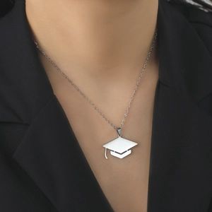 Collana con ciondolo a tocco da laurea in argento lucido per donna con catena regolabile