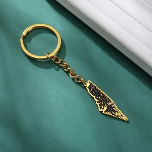 Porte-clés carte Israël doré avec pendentif arbre et détails noirs en acier inoxydable