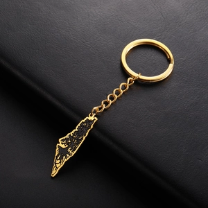 Détail du porte-clés en acier inoxydable doré avec pendentif carte d'Israël