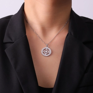 Vintage Silberne Keltische Hexenknoten Halskette mit Kristallbesatz für Damen