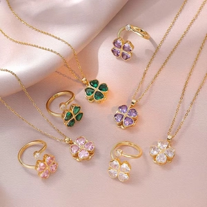 Juego de Joyas para Mujer con Collar y Colgante de Trébol de Cuatro Hojas Corazón de Circonita en Acero Inoxidable y Anillo Abierto Ajustable
