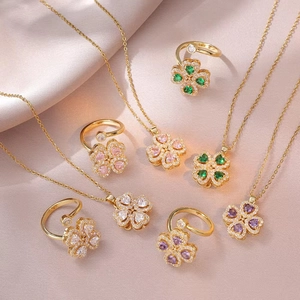 Elegante Set Collana e Anello Quadrifoglio in Acciaio al Titanio Oro Micro Zirconia Cuore Gioielli per Donna Regalo di Anniversario