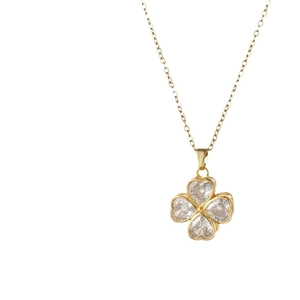 Elegante collar de acero de titanio dorado con un colgante de trébol de cuatro circonitas