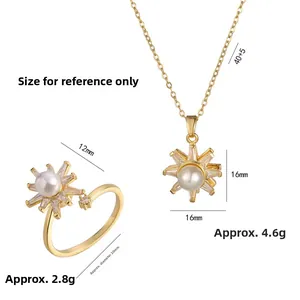 Set gioielli dorati con collana e anello aperto decorati con zirconi e perle