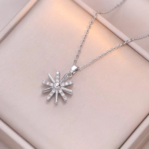 Sunflower Rotating Pendant Necklace Stainless Steel Zircon Dainty Flower Clavicle Chain Fashion Jewelry Women