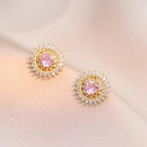 Elegante Blumenohrstecker in Gold mit rosa Zirkonia und Kristallblättern für Damen