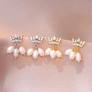 Boucles D'oreilles Pendantes Couronne Perle D'eau Douce Cuivre Zircon Style Palais Bijoux Élégants Femmes