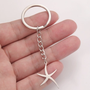 Porte-clés en acier inoxydable avec pendentif étoile de mer poli et anneau robuste