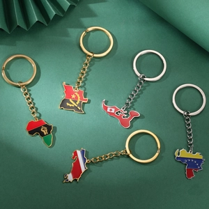 Porte-clés Carte Drapeau en Acier Inoxydable Pendentif Émail Huile de Goutte Anneau Porte-clés pour Cadeau Souvenir de Voyage Bijoux Femme Homme