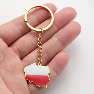 Détail du porte-clés carte Pologne avec émail rouge et blanc sur acier inoxydable doré