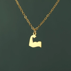 Ciondolo muscolo bicipite placcato oro lucido su collana classica a catena per fitness