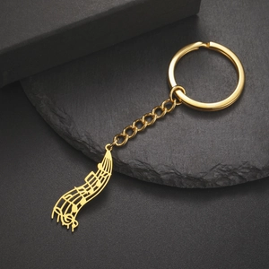 Détail du pendentif note de musique sur un porte-clés en acier inoxydable doré