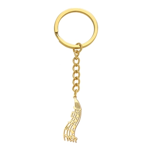 Porte-clés doré en acier inoxydable avec pendentif note de musique sur fond blanc