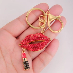 Porte-clés tendance avec lèvres rouges en strass et pendentif rouge à lèvres