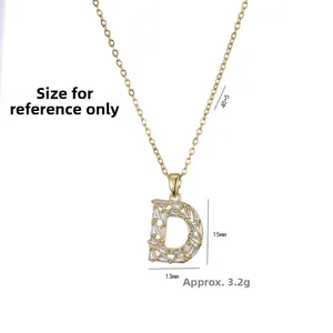 Collier lettre D dorée avec zircons baguette et chaîne réglable de 40+5cm