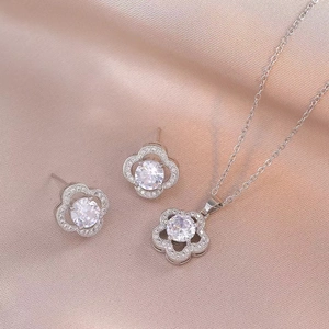 Collier Trèfle Fleur Boucles D Oreilles Bijoux Femmes Zircon Brillant Strass Acier Inoxydable Poli Accessoire Élégant Cadeau