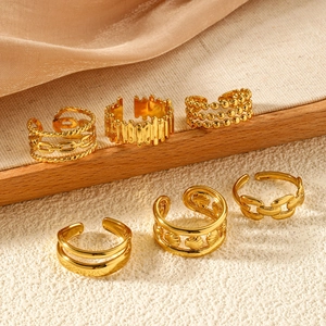 Set de 6 anillos ajustables de oro en acero inoxidable con detalles de serpiente y concha