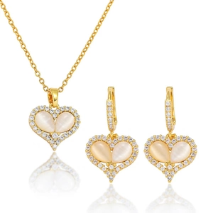 Parure de bijoux coeur dorée avec collier pendentif opale et boucles d'oreilles assorties