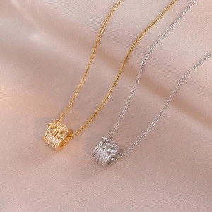 Collier Pendentif Élégant En Acier Titane Avec Oxyde De Zirconium Cylindre Symbole Amour Pour Femmes