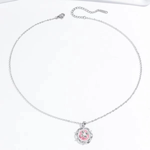 Collier élégant en acier inoxydable argenté avec pendentif fleur rose et oxydes de zirconium