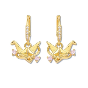 Elegante gouden origami kraanvogel oorbellen met roze zirkoon en ronde pavé-knop ontwerp