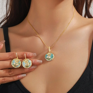 Französisches Retro-Set mit Halskette und Ohrringen, blauer Emaille und weißen Perlen