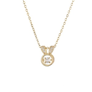 Collier en acier titane doré avec pendentif lapin mobile orné de zircons brillants