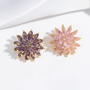 Broche Fleur en Cuivre de Luxe avec Cristal pour Femmes Mini Épingle Marguerite Anti-Exposition Accessoires Bijoux en Strass Plaqué Or
